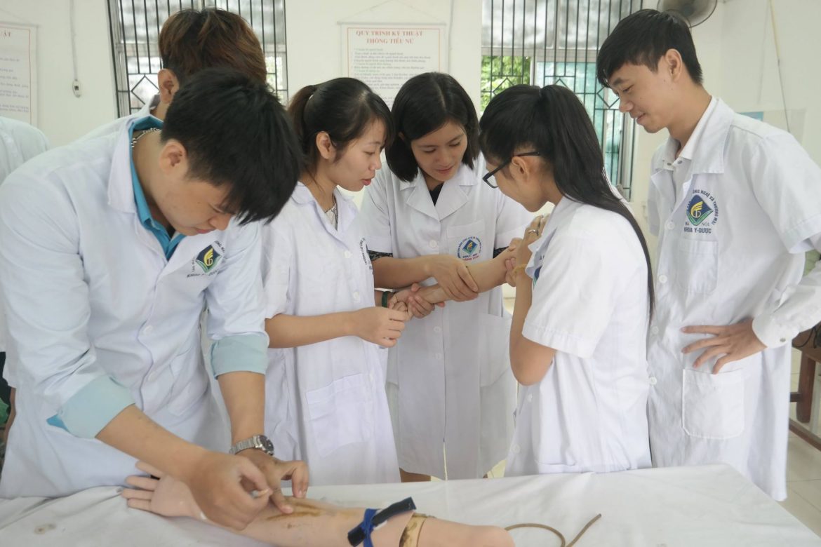 Ngành Dược học những môn gì?