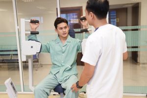Khi chọn trường học ngành Phục hồi chức năng, thí sinh cần cân nhắc điểm chuẩn, chất lượng đào tạo và định hướng nghề nghiệp tương lai